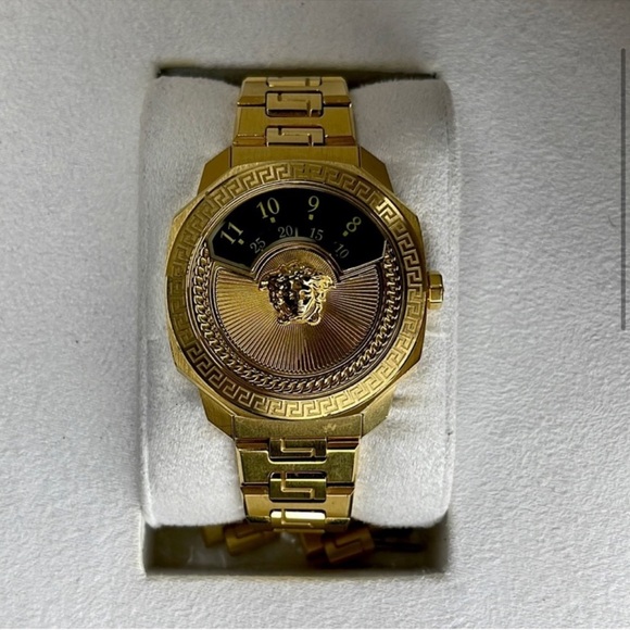 Versace - Picture 6 of 16